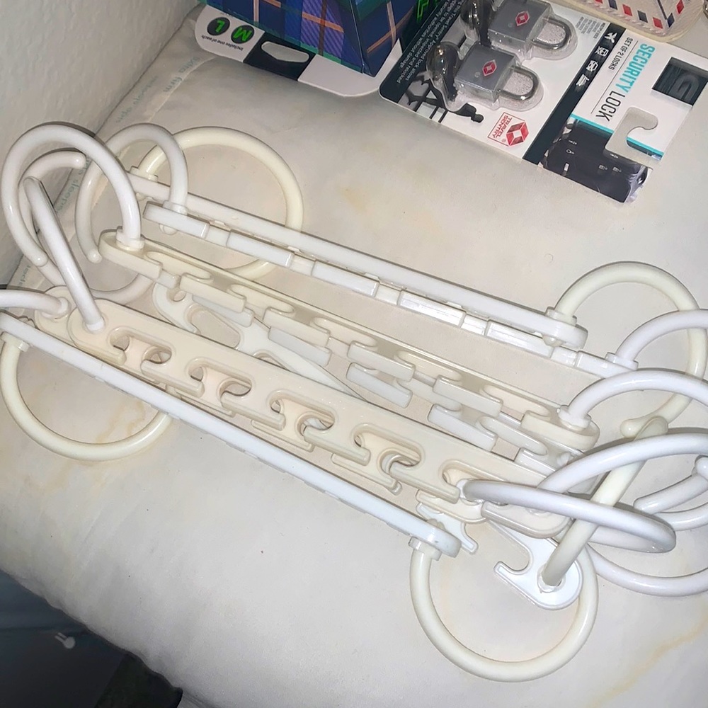 Set of 8 hangers